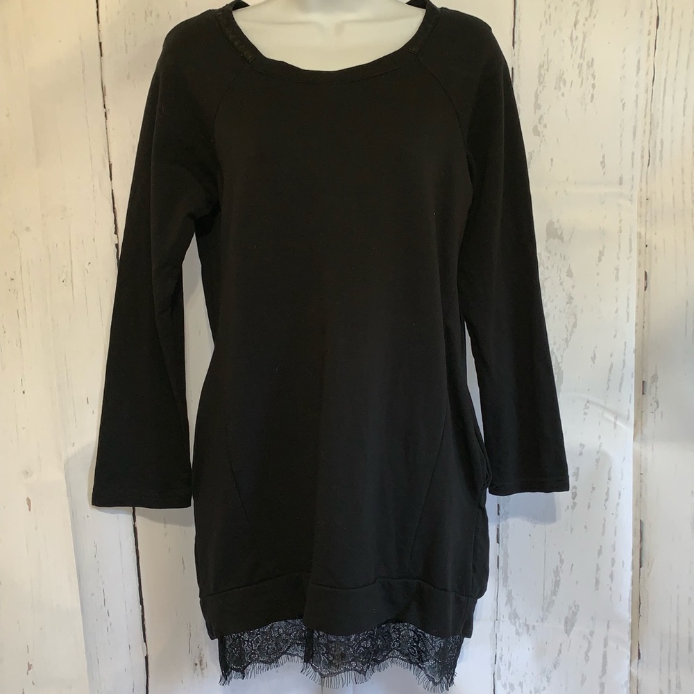 Mezzo Black L/S size M women’s top w/lace/pockets